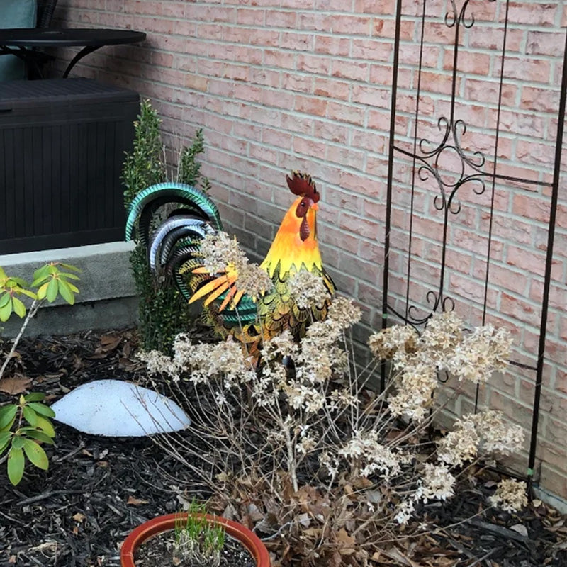 Iron Rooster - dettagli sorprendenti e bellissimi colori - arte del prato e del giardino