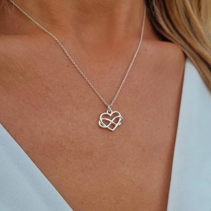 Collana della migliore amica della sorella non organica con fiocco d'amore